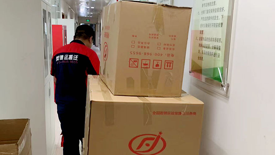 醫(yī)療設(shè)備搬運上樓